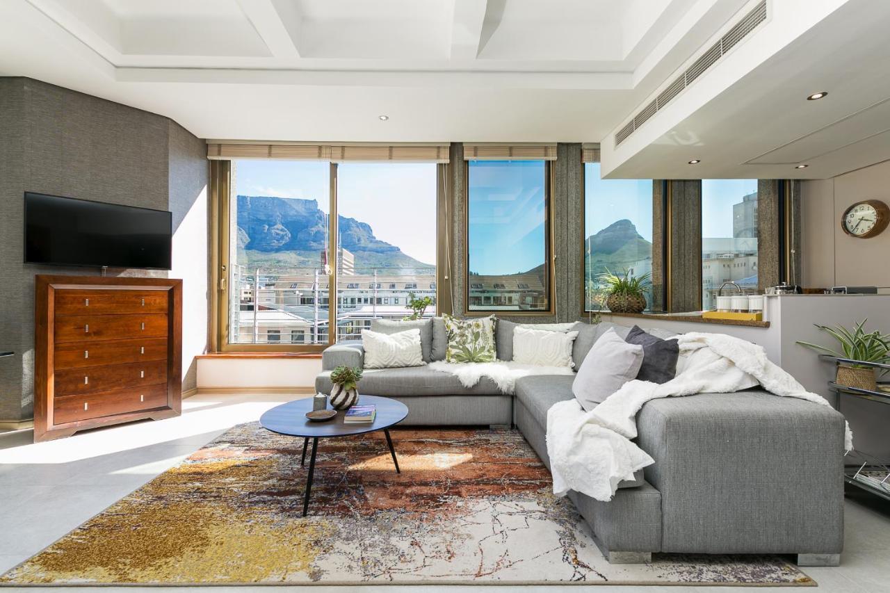 #1203 Cartwright - Sophisticated Elegance *